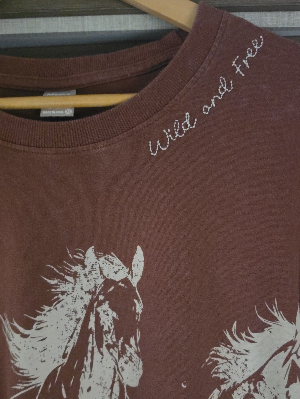 🐴NWT", 100% COTTON, "WILD AND FREE" TEE", BY "MESSY BUN JUST CHILLIN" 🐴 - Picture 11 of 14